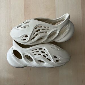 Yeezy Foam Runner - size 8